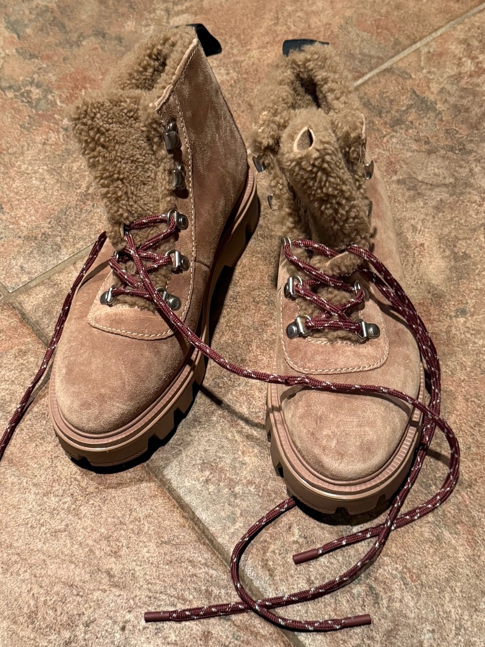 Women's Lace-up Boots
